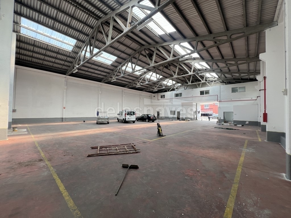 Alquiler de nave con oficinas en la Grela, A Corua